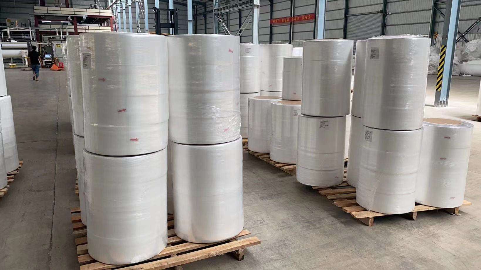 Factory Supplier Raw Material of Wet Tissue Spunlace Nonwoven Fabric Roll